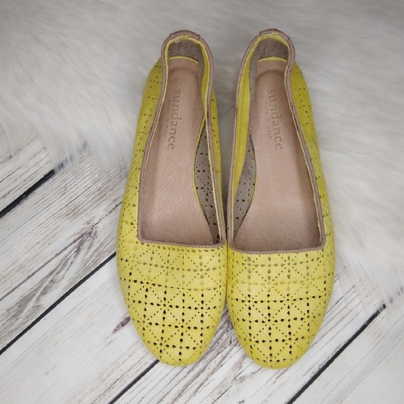 pale yellow flats